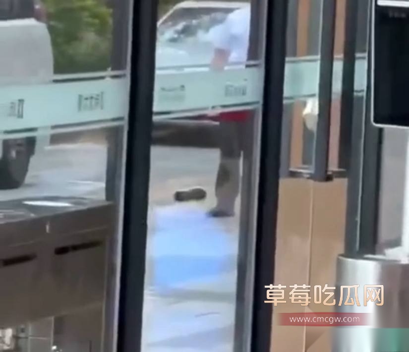 网传深圳龙华新龙大厦砍头肢解丢下来 2 网传深圳龙华新龙大厦砍头肢解丢下来 2