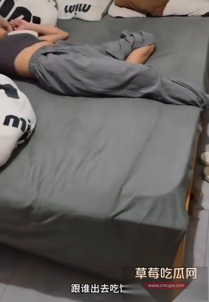 冲进卫生间强上妹妹 12