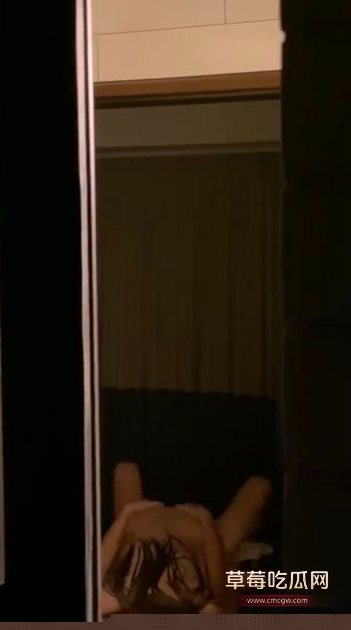 全网都在求的 小情侣做爱不关窗户 5