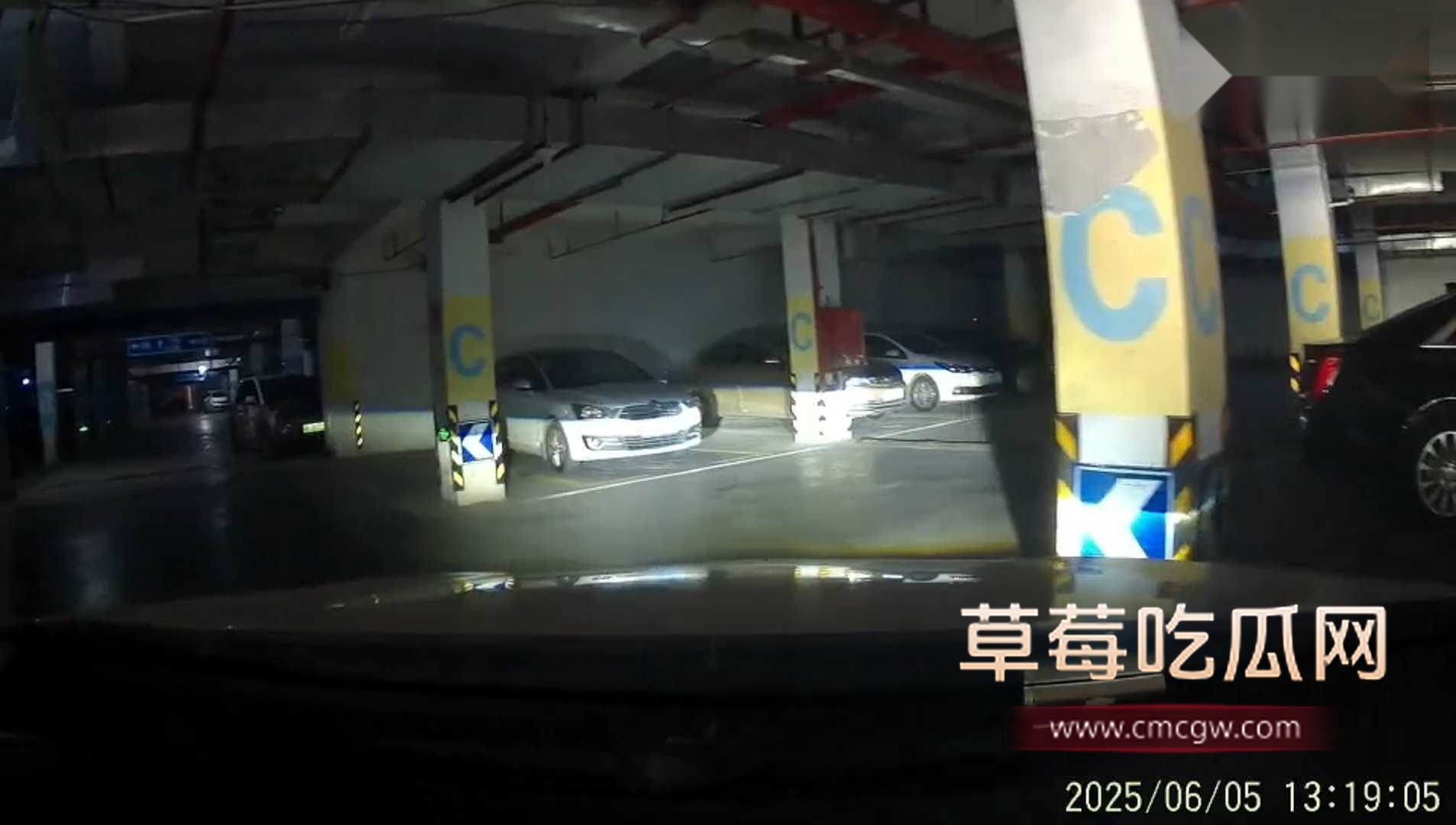 地下车库上吊自杀 1