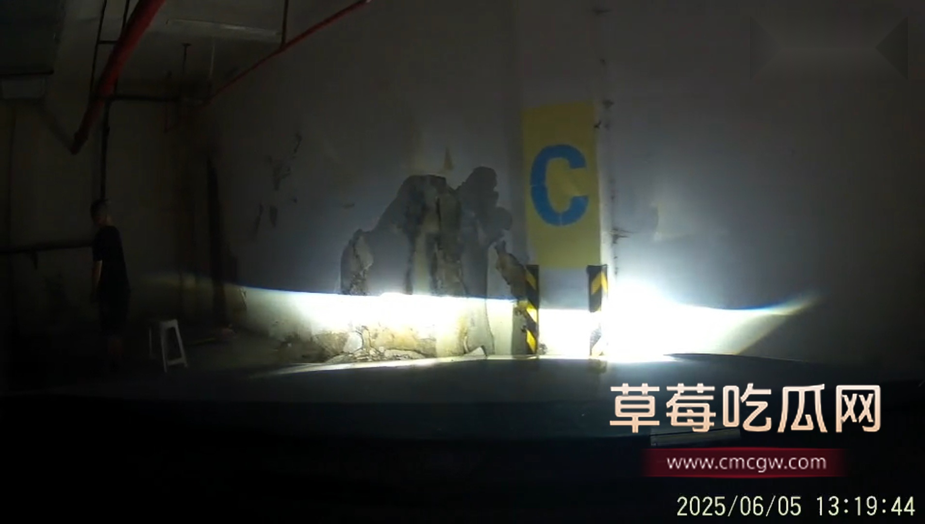 地下车库上吊自杀 2