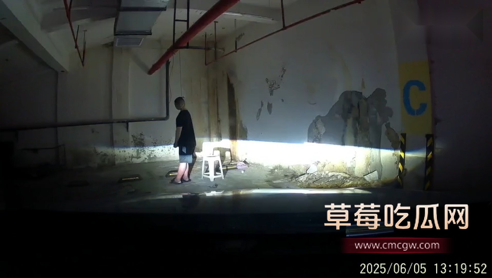 地下车库上吊自杀 3