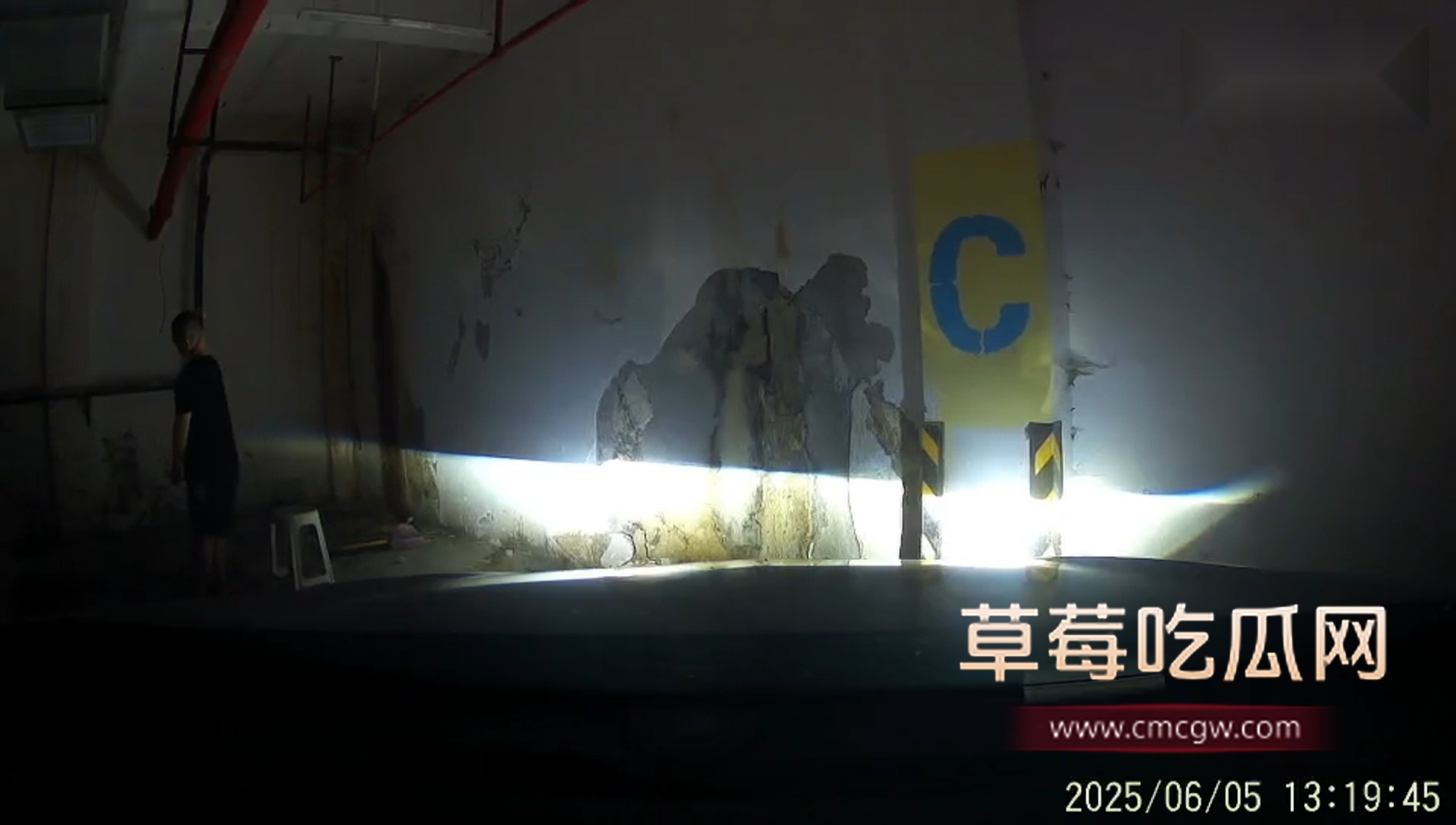 地下车库上吊自杀 4