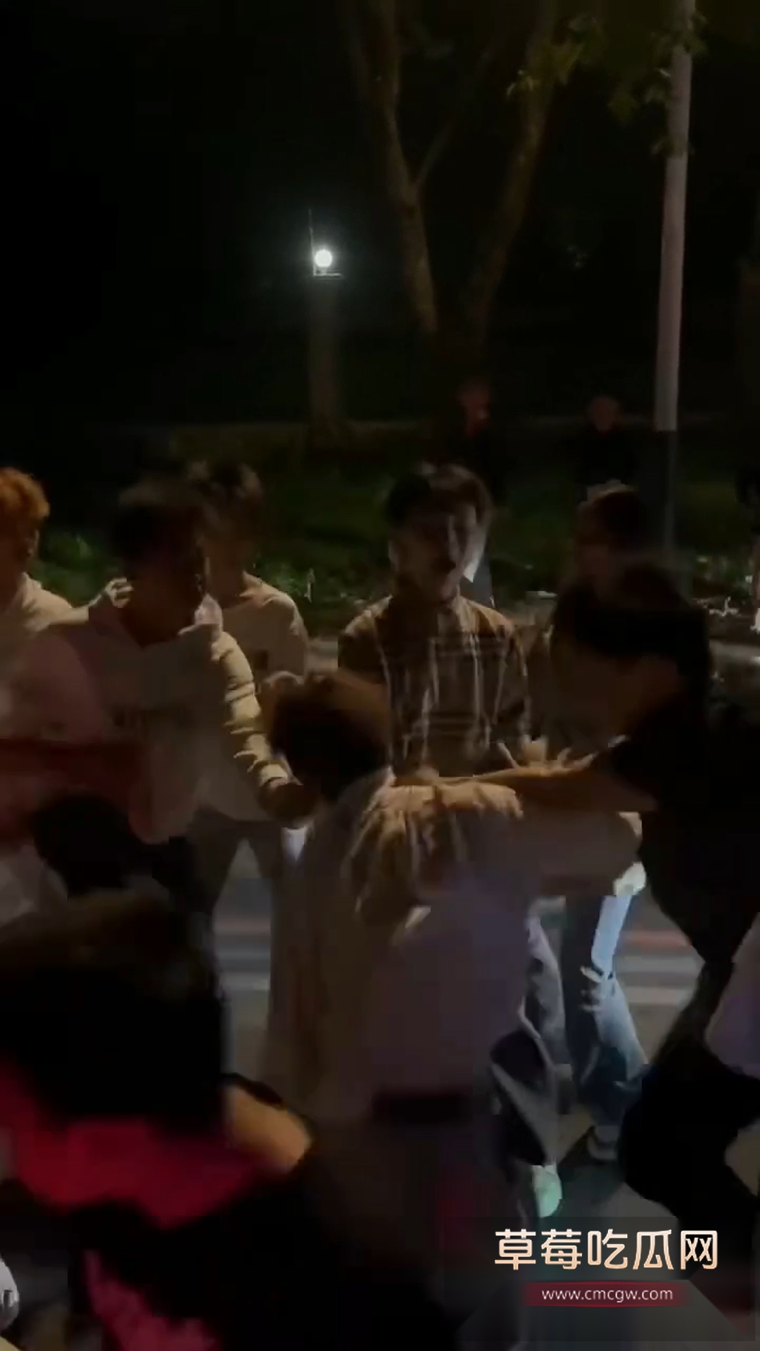 精神小妹打架 4