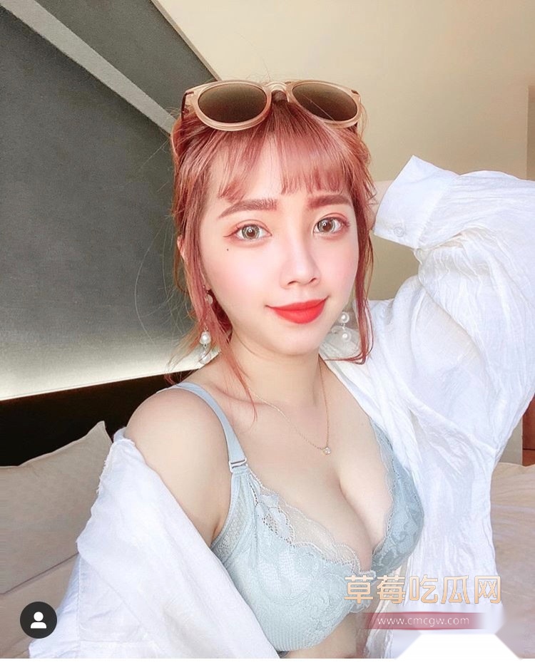 爆乳美容师上班时间被领导调教 1