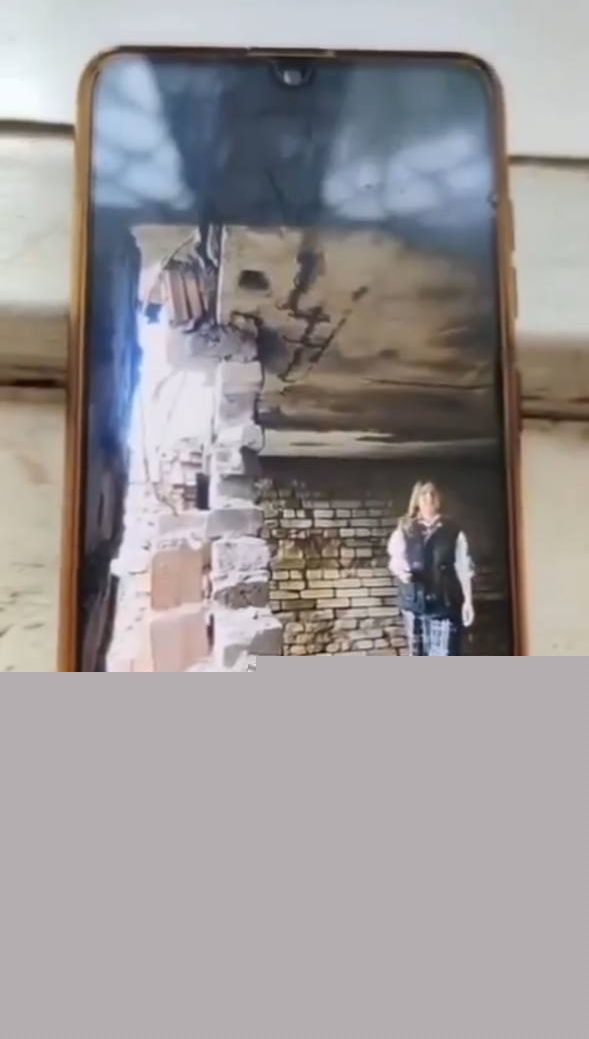 俄罗斯小女孩砸墙被活埋1