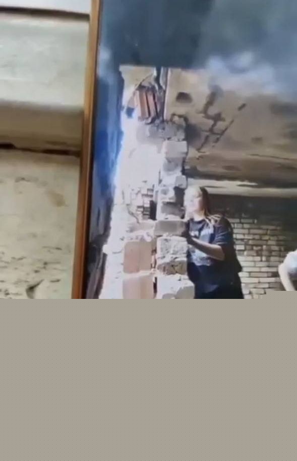 俄罗斯小女孩砸墙被活埋2