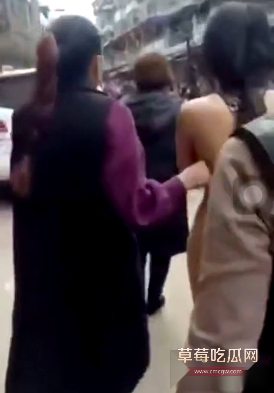 原配带小三游行 6