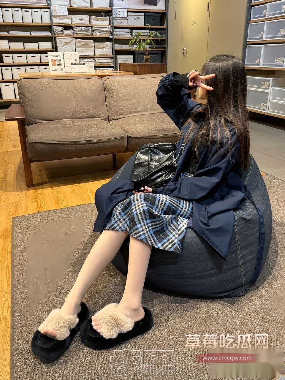 抖音三十万粉丝的玉足博主小步里 7