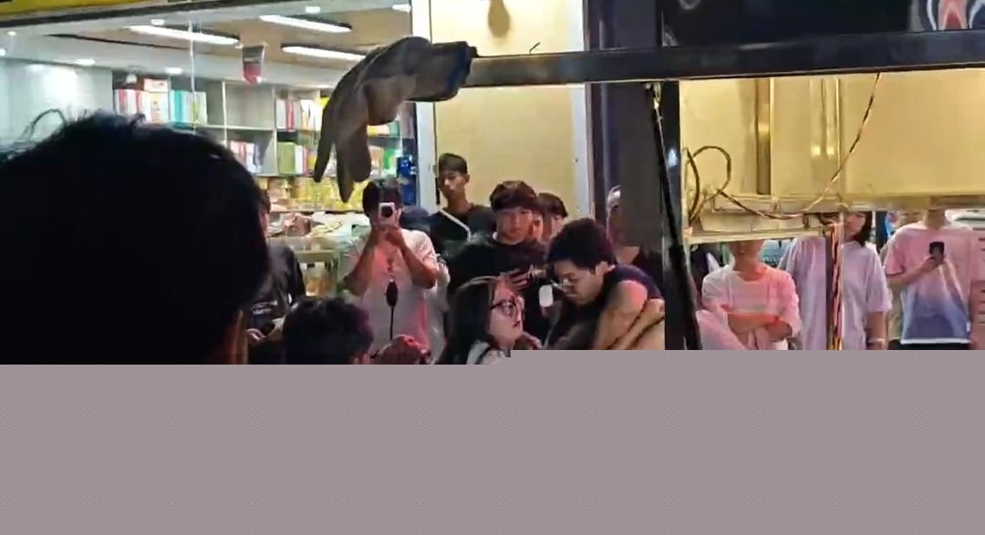 女子当街抓小三3 女子当街抓小三3