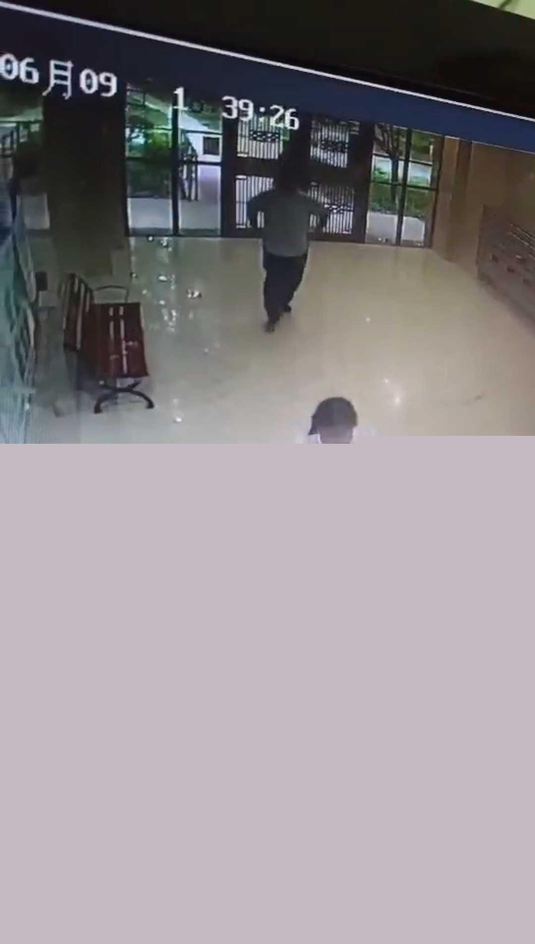 重庆华岩镇西苑六号小区人贩子 1 重庆华岩镇西苑六号小区人贩子 1