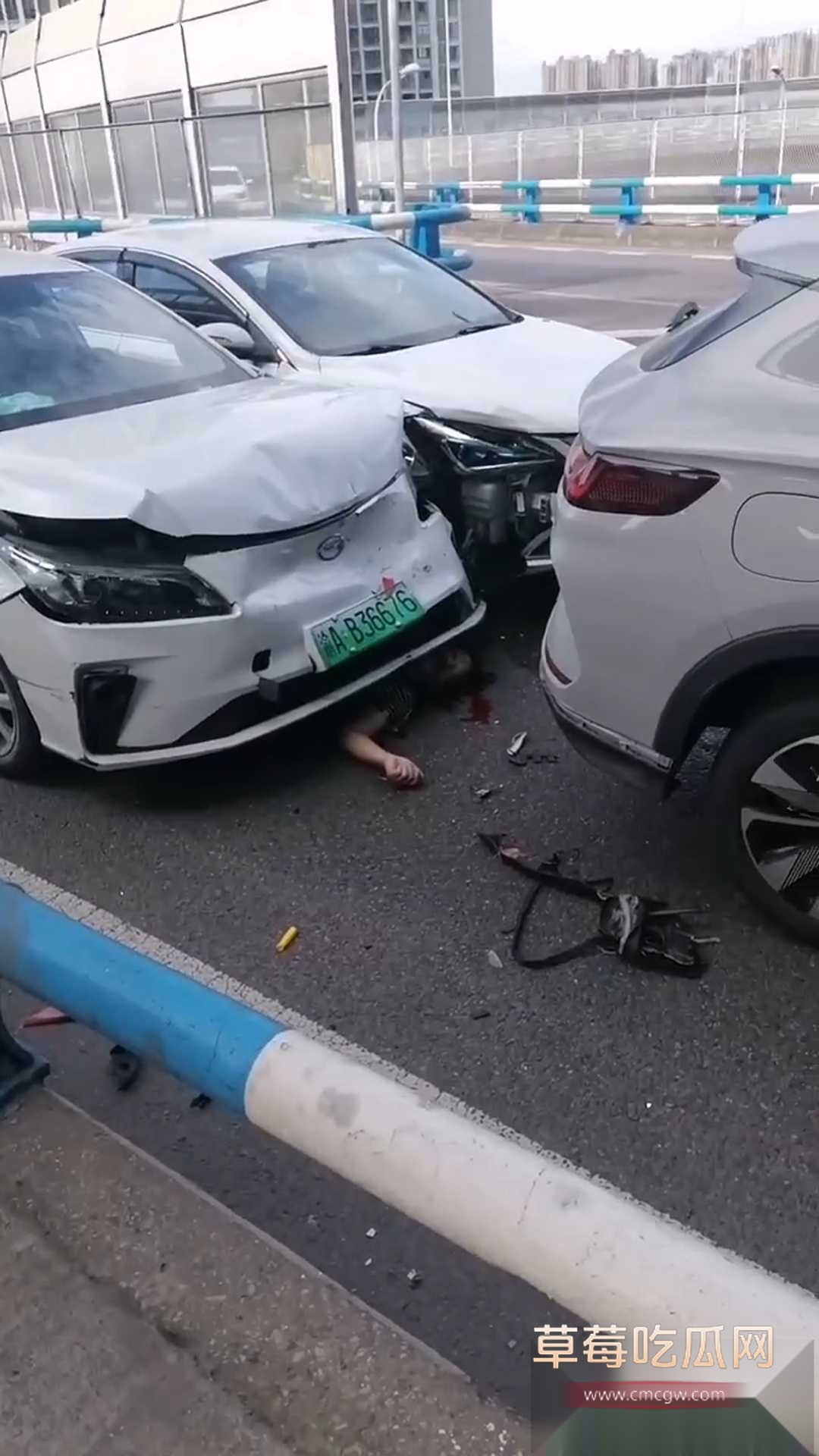 重庆高架发生严重车祸 2 重庆高架发生严重车祸 2