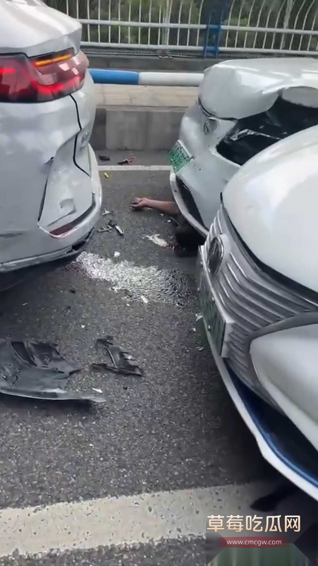 重庆高架发生严重车祸 3 重庆高架发生严重车祸 3