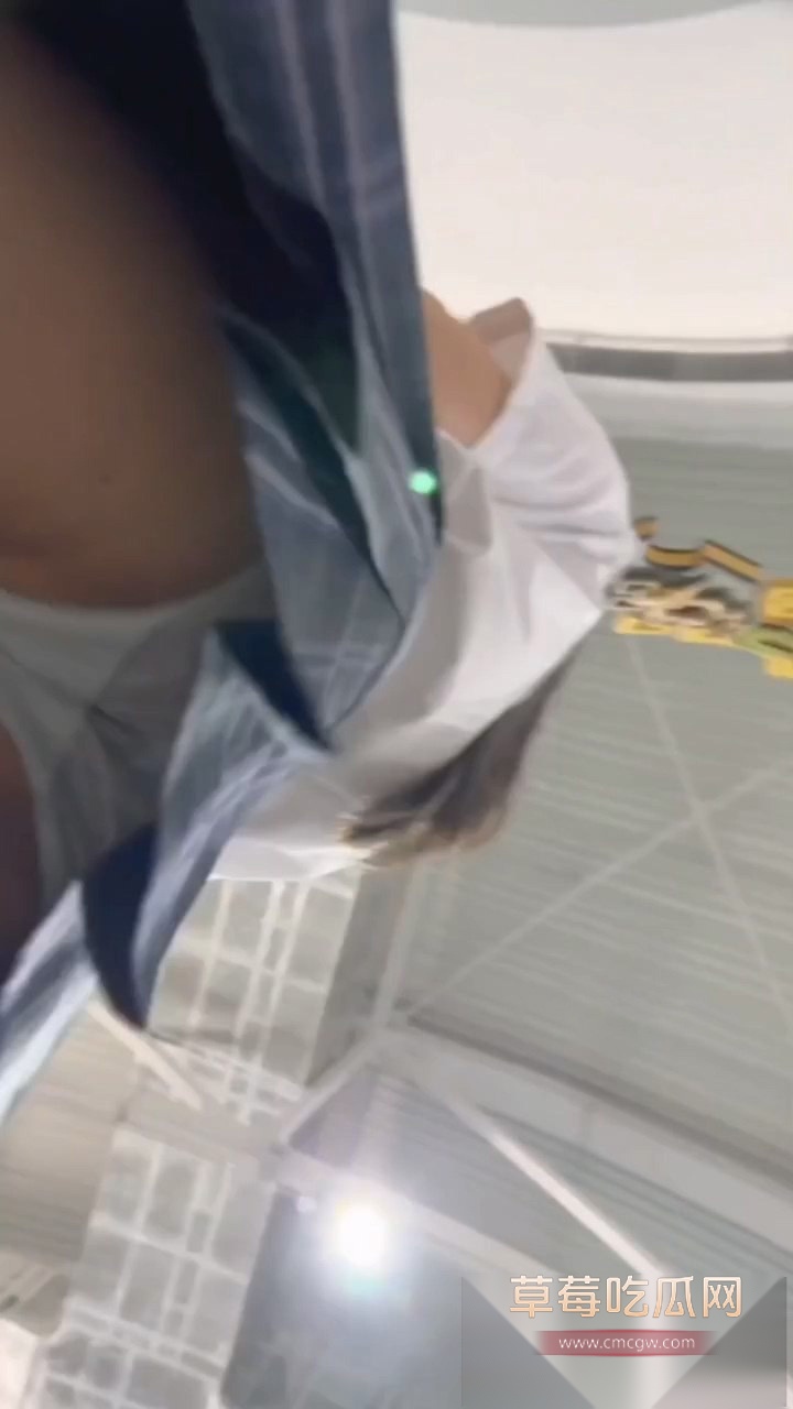 扫街抄底短裙眼镜妹 2 扫街抄底短裙眼镜妹 2