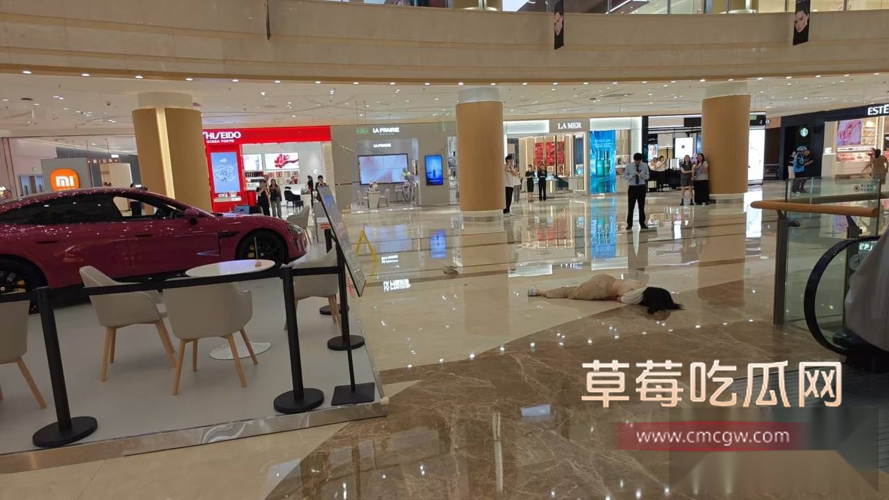 上海八佰伴女子跳楼 3 上海八佰伴女子跳楼 3