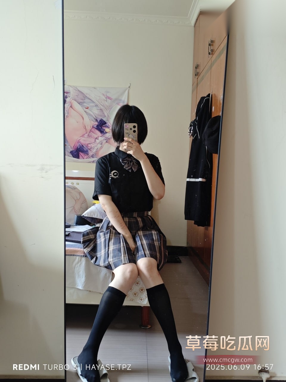 推特伪娘用刀片把蛋蛋给割下来 1