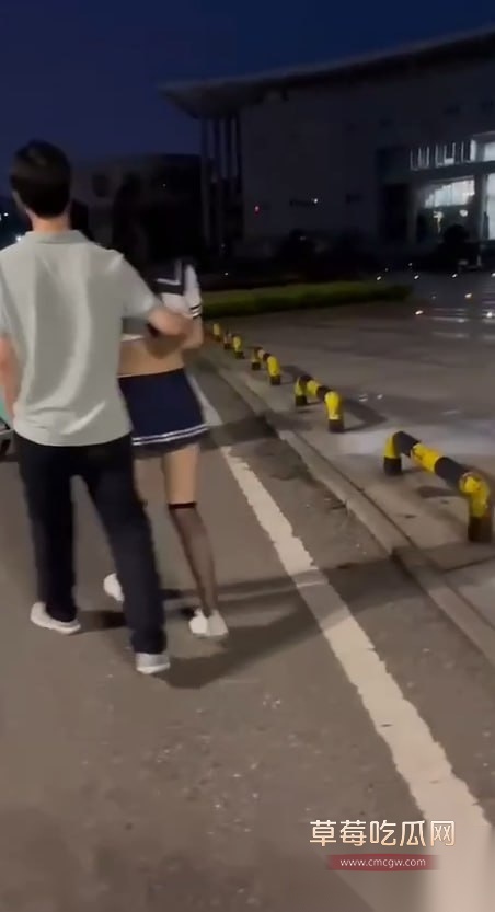 湖北经济学院JK嫩妹户外玩露出 6