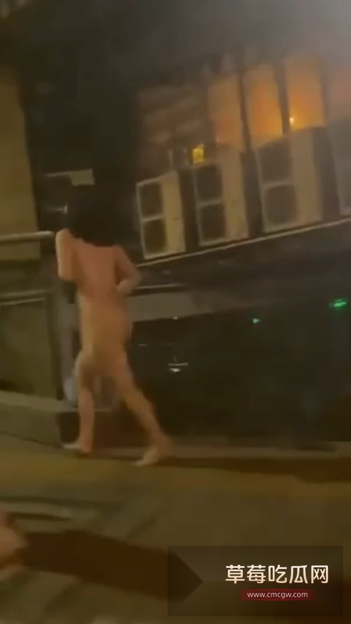 郑州二七广场裸奔 1