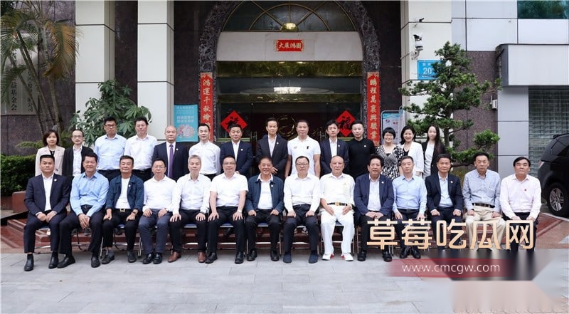 欧镇武被老婆咬伤鸡巴 8