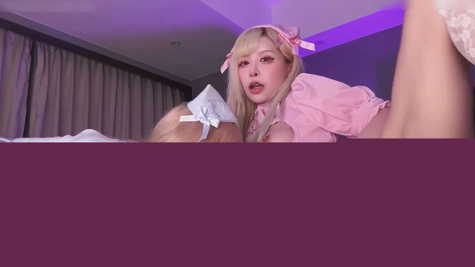 台湾人造巨乳芭比女神琦琦携手闺蜜 1