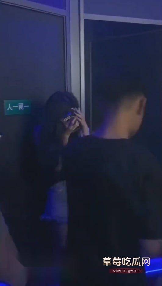 酒吧厕所情侣啪啪事件6