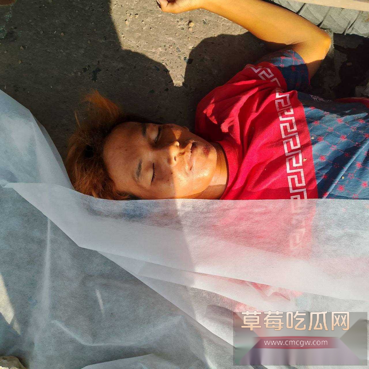 柬埔寨精神小伙飙车撞上大货车直接两半 5