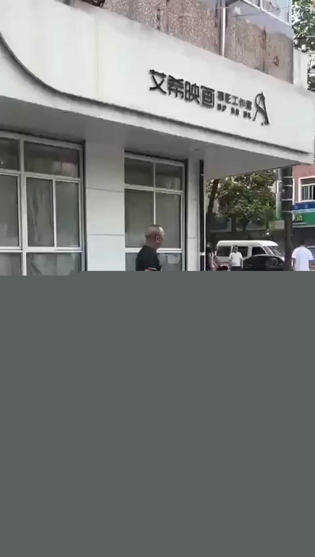 浙江嘉兴斜西街多人街头持械斗殴 1 浙江嘉兴斜西街多人街头持械斗殴 1