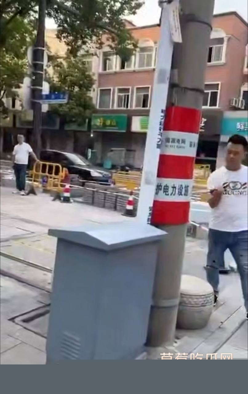 浙江嘉兴斜西街多人街头持械斗殴 7 浙江嘉兴斜西街多人街头持械斗殴 7