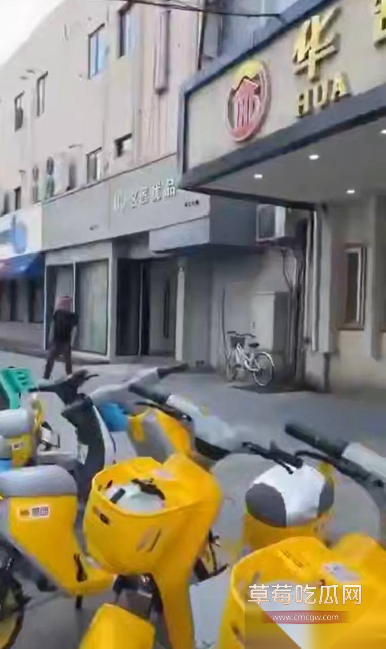 浙江嘉兴斜西街多人街头持械斗殴 6 浙江嘉兴斜西街多人街头持械斗殴 6