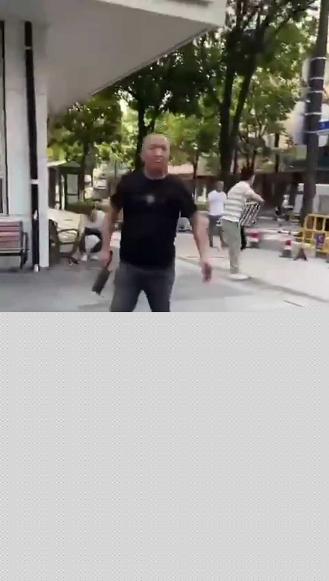 浙江嘉兴斜西街多人街头持械斗殴 4 浙江嘉兴斜西街多人街头持械斗殴 4