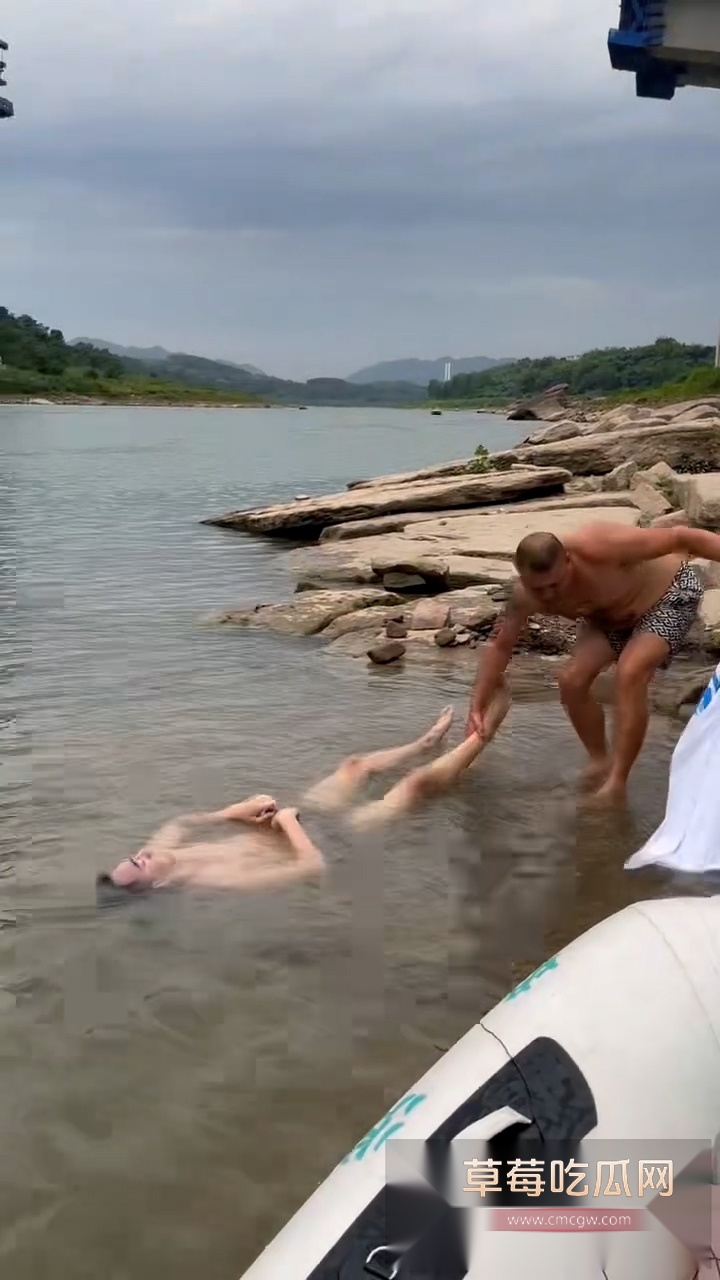 较场尾惊现浮尸 2