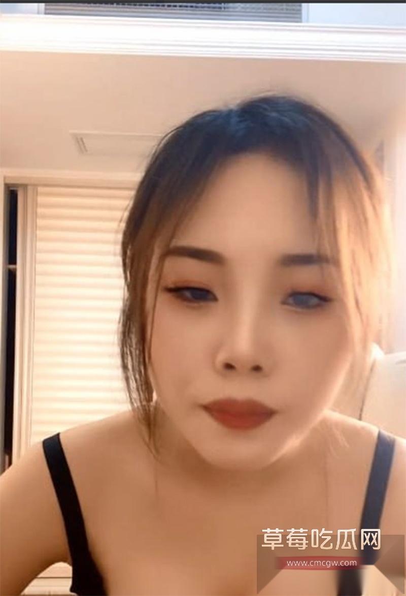 偷看表妹洗澡被她发现 5 偷看表妹洗澡被她发现 5