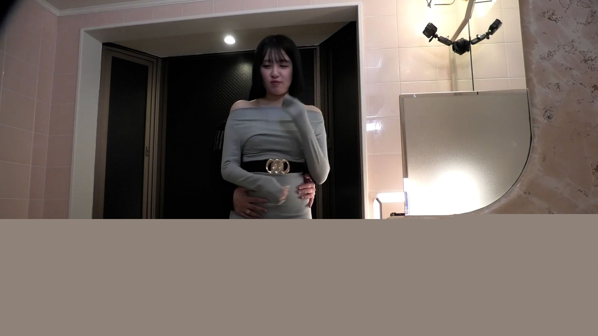 美人妻在浴室内纯粹的性爱1