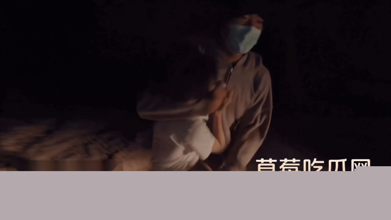 学生妹被三名壮汉强行带到沙滩上发生关系4 学生妹被三名壮汉强行带到沙滩上发生关系4