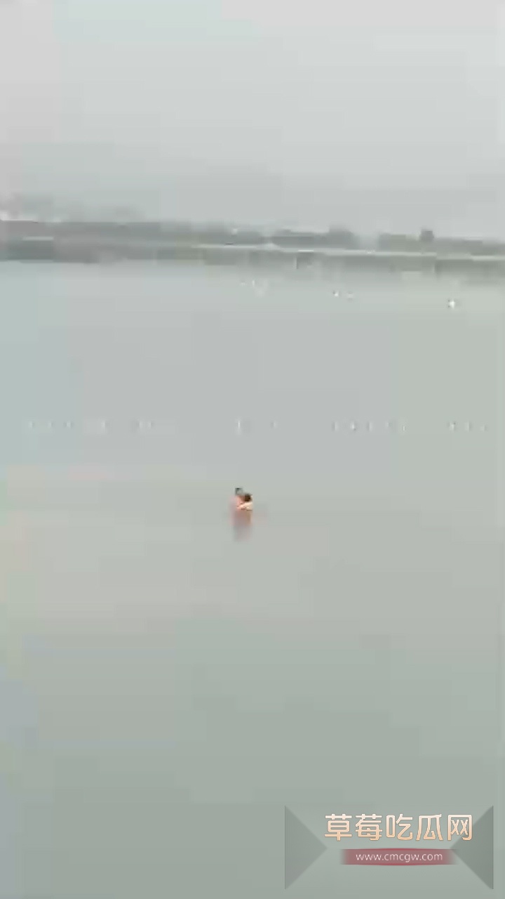 情侣海中激战 1