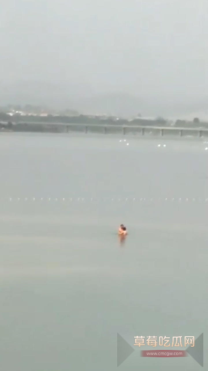 情侣海中激战 2