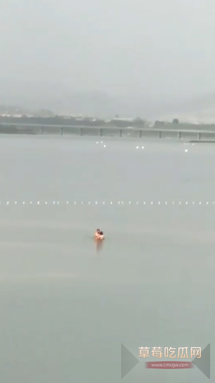 情侣海中激战 3