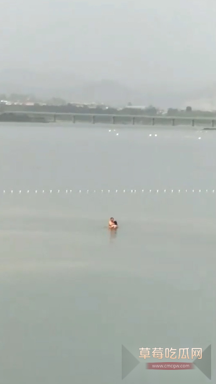 情侣海中激战 5