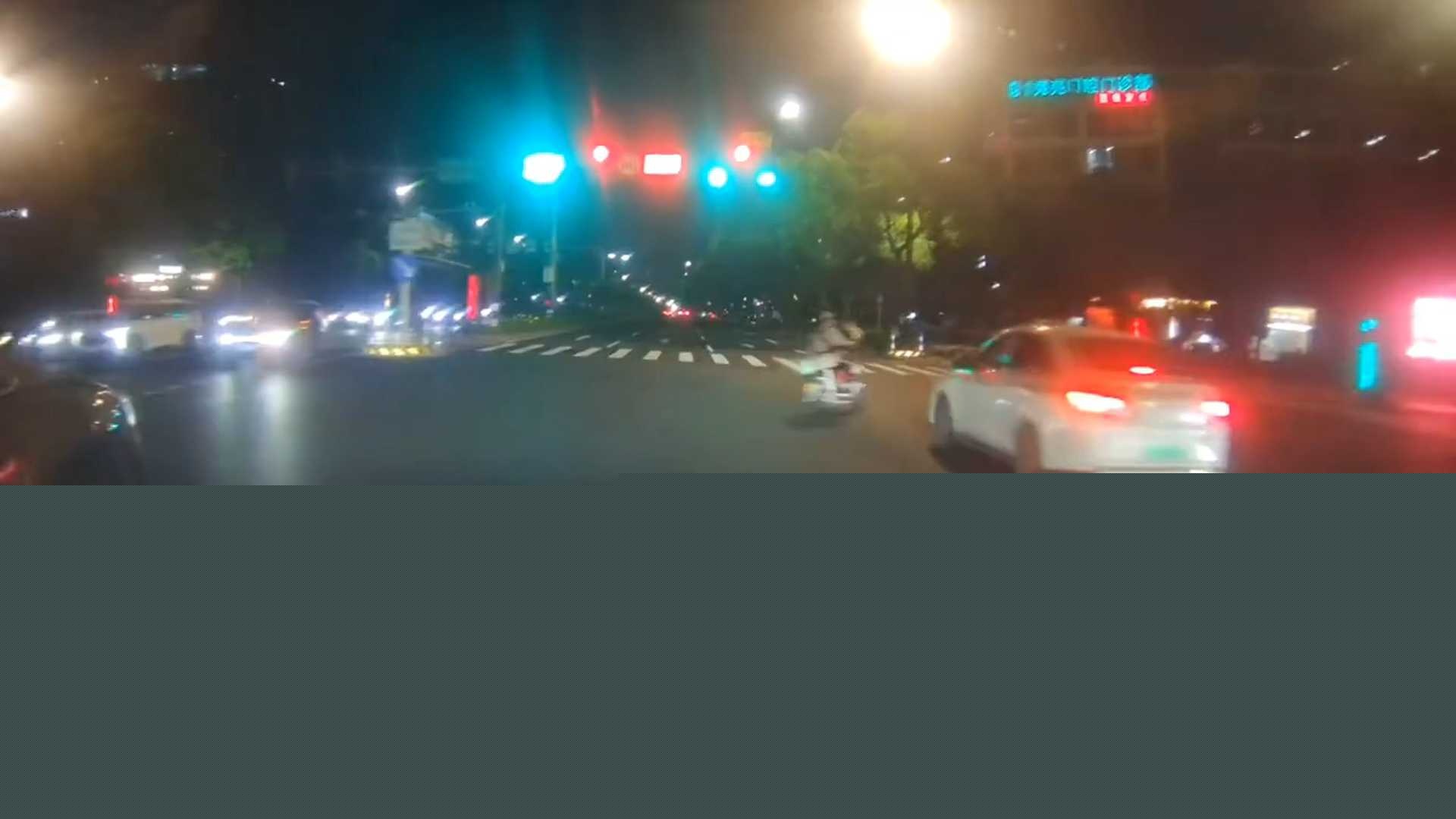 电动车与轿车相撞 3 电动车与轿车相撞 3