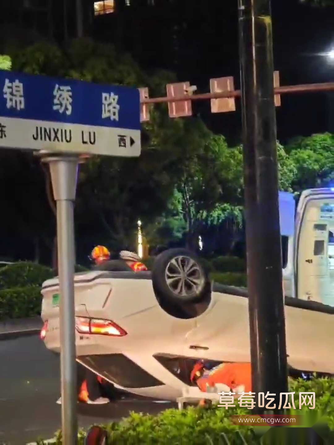 电动车与轿车相撞 6 电动车与轿车相撞 6