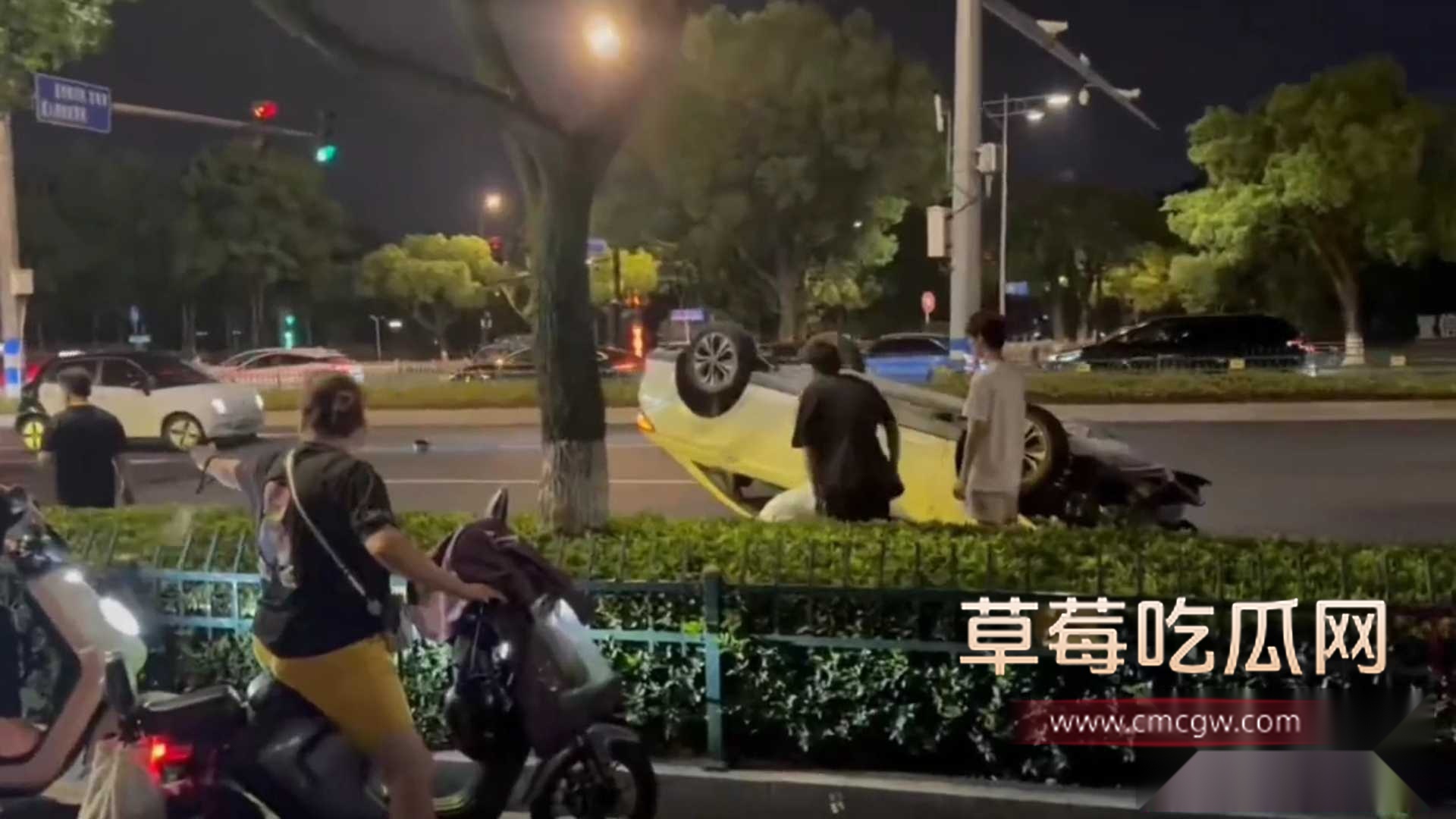 电动车与轿车相撞 1 电动车与轿车相撞 1