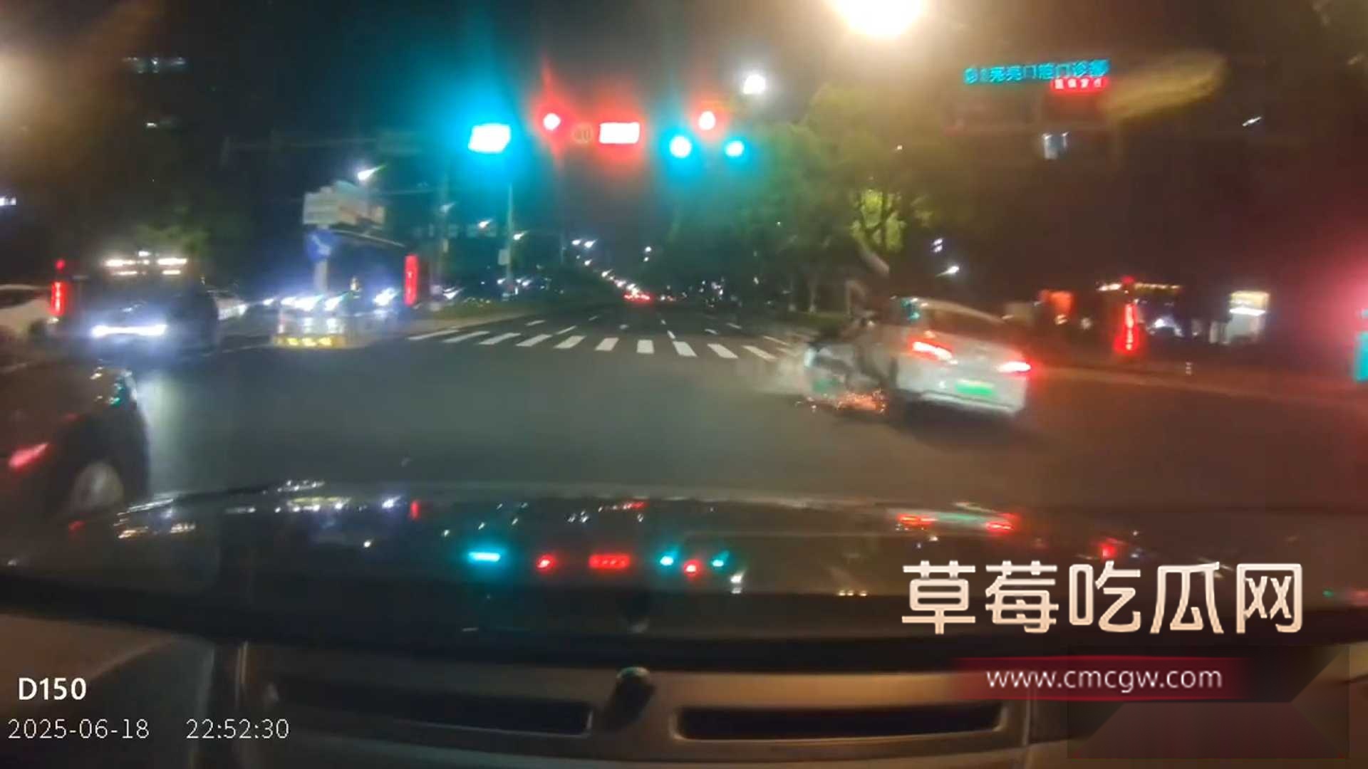 电动车与轿车相撞 4 电动车与轿车相撞 4