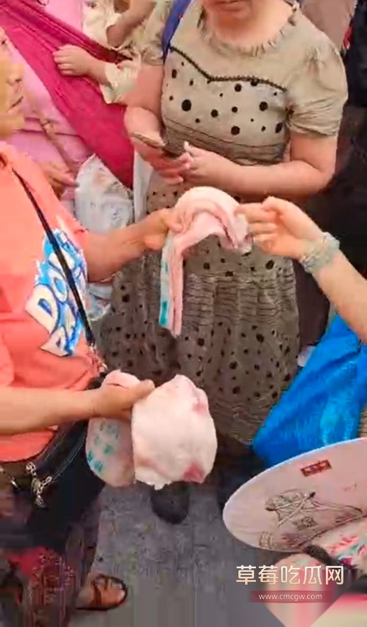 家长举报自贡富顺一小学食堂吃的是劣质肉 10 家长举报自贡富顺一小学食堂吃的是劣质肉 10