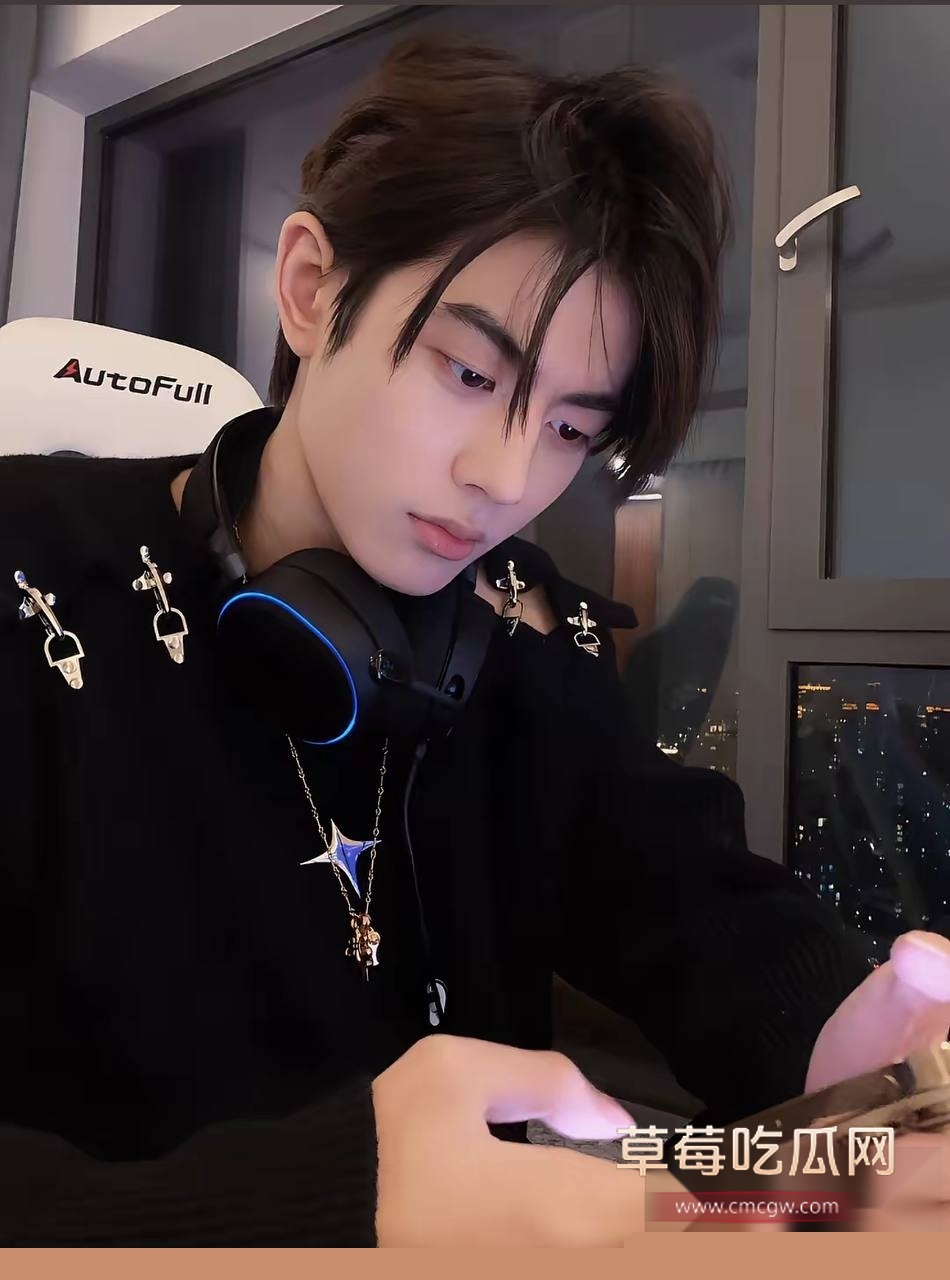 男网红纪东杰出轨约炮33 男网红纪东杰出轨约炮33