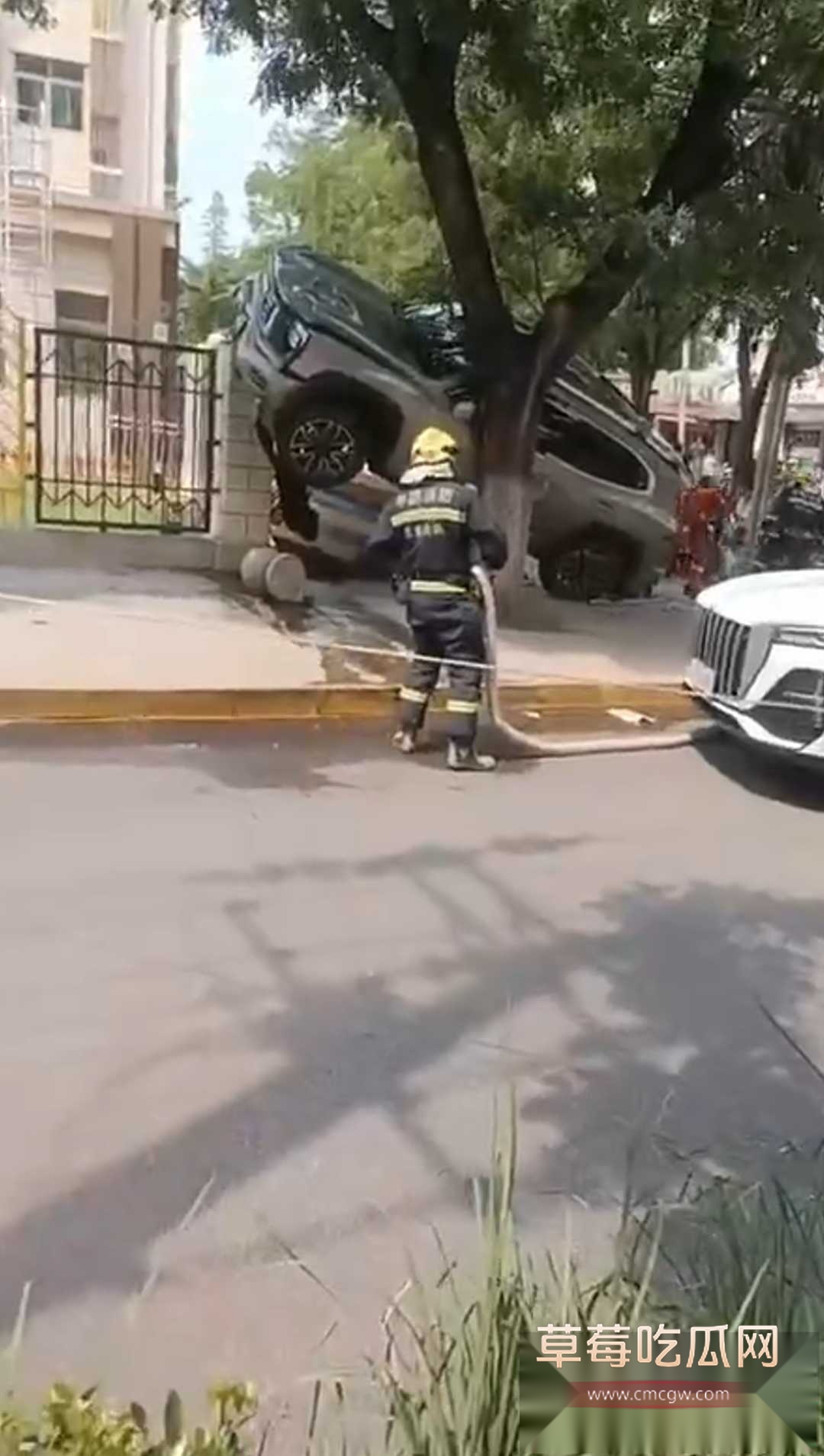 北京密云育才路与东门大街交叉口附近发生一起交通事故 6 北京密云育才路与东门大街交叉口附近发生一起交通事故 6