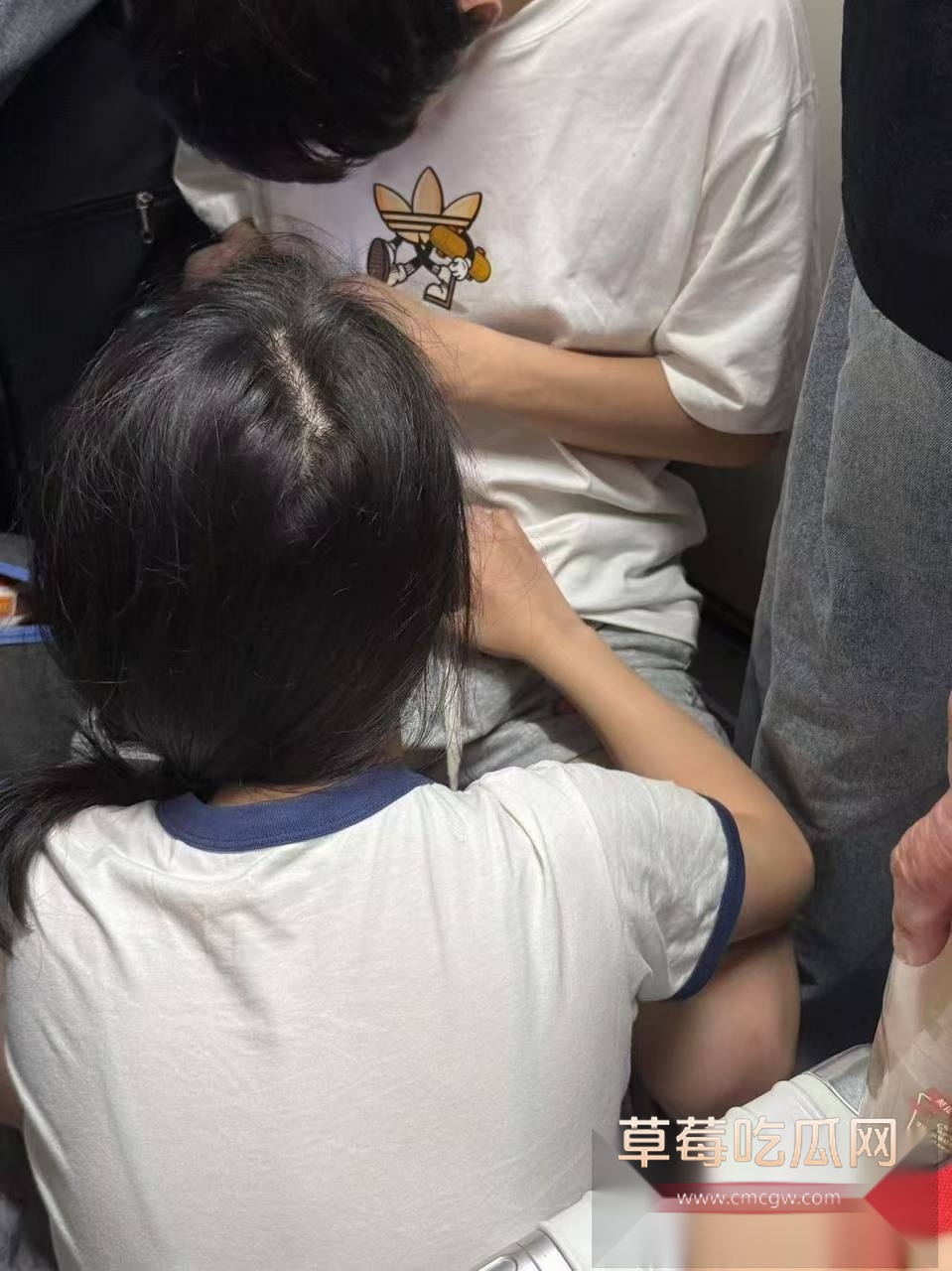 地铁激情接吻后上帮导管 3 地铁激情接吻后上帮导管 3