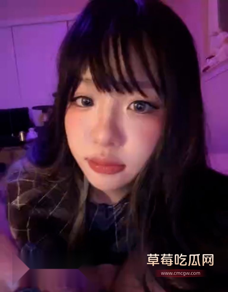 清纯少女cos成黑蜘蛛女展示口技1 清纯少女cos成黑蜘蛛女展示口技1