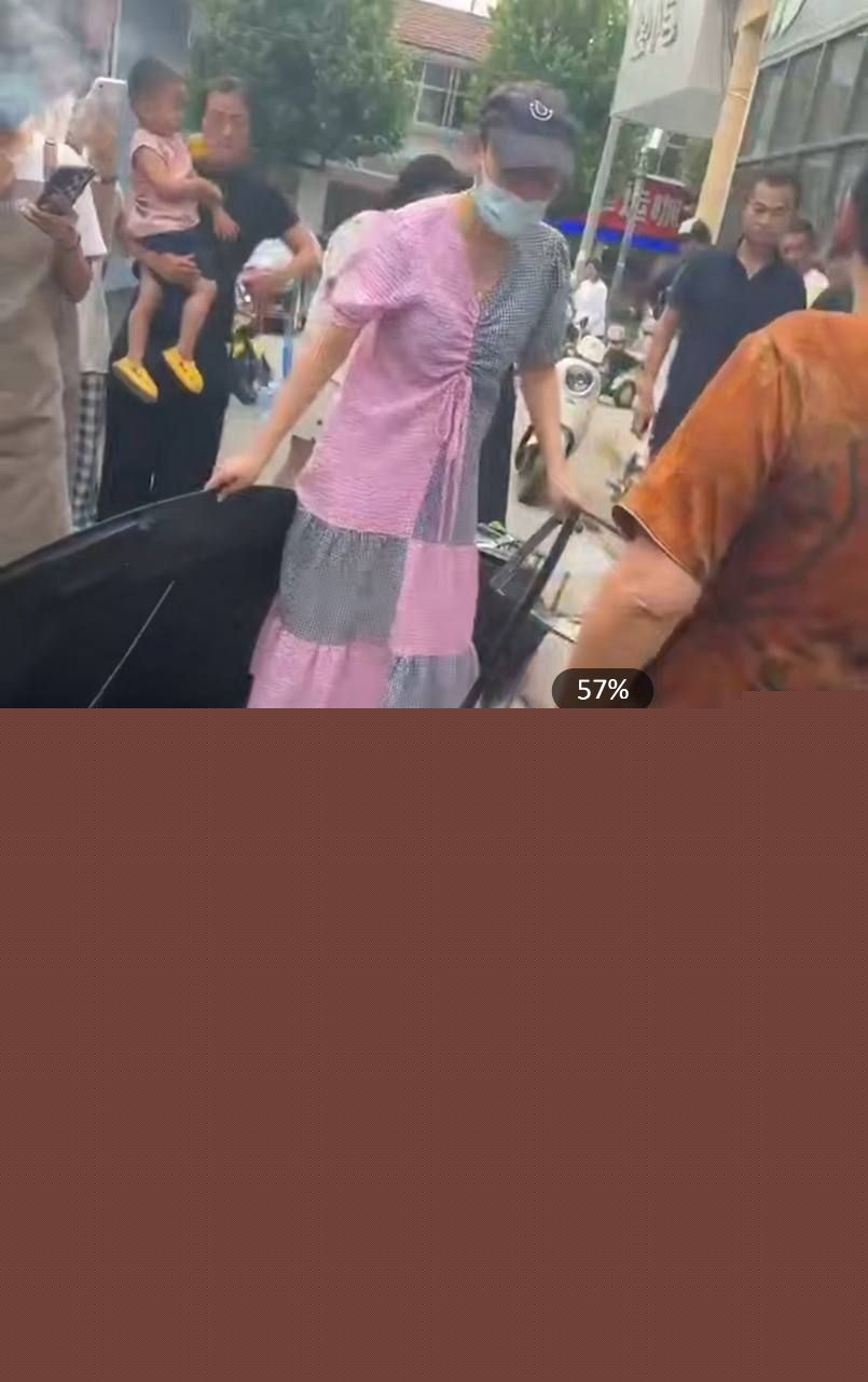 山东一女子被抓奸殴打后倒地不起4 山东一女子被抓奸殴打后倒地不起4