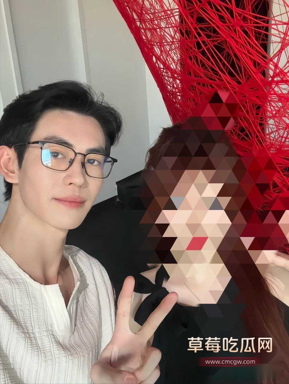 兔瑶叽和刷礼物的大哥在一起2.jpg 兔瑶叽和刷礼物的大哥在一起2.jpg