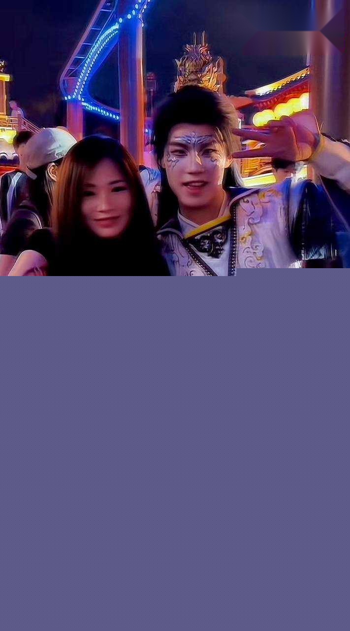 万岁山网红蓝狐狸34.jpg 万岁山网红蓝狐狸34.jpg